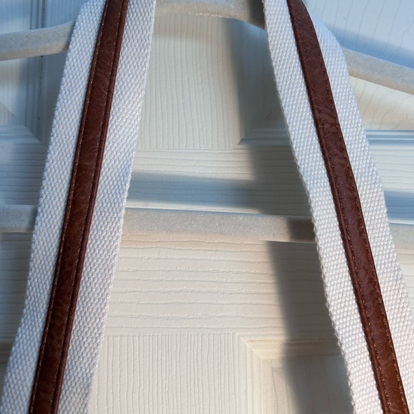 Jen & Co Izzy Crossbody w/Guitar Strap - Picture 8 of 16